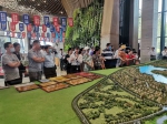 坚持构建“租购并举”住房体系，加快发展长租房市场