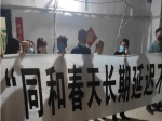 城事 | 焦作一小区扯横幅维权！熬走老人！延误婚房！开发商：没钱！