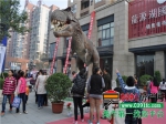 龙源湖国际广场恐龙展开幕--恐龙空降焦作
