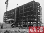 办公楼封顶了 说好的工钱呢