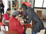 小虎看房团让空巢老人的午餐充满爱的味道