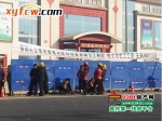 河南弘昌集团恶意拖欠农民工工资上亿元 多处工人拉横幅